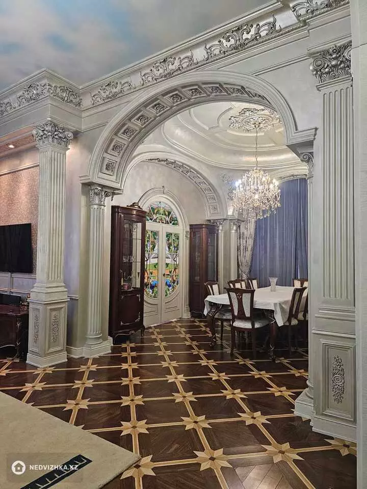 6-комнатная квартира, этаж 3 из 4, 420 м², фотография 3