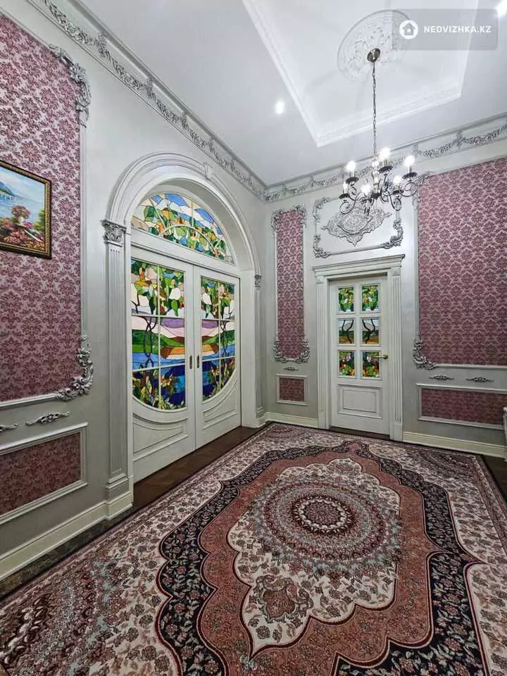 6-комнатная квартира, этаж 3 из 4, 420 м²