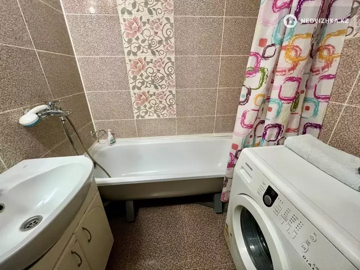 1-комнатная квартира, этаж 9 из 10, 40 м², Посуточно, фотография 3