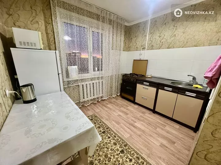 1-комнатная квартира, этаж 9 из 10, 40 м², Посуточно, фотография 5