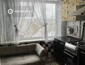 2-комнатная квартира, этаж 4 из 5, 50 м², миниатюра 2