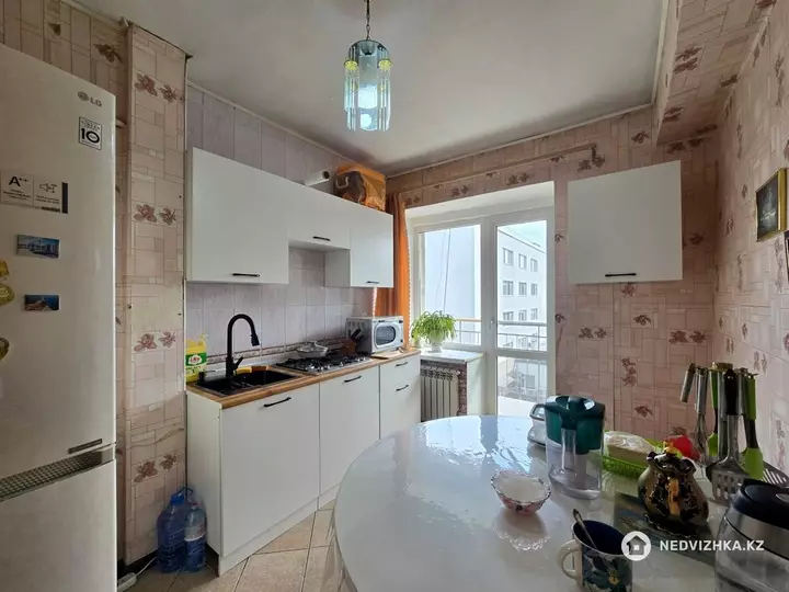 3-комнатная квартира, этаж 5 из 5, 65 м², фотография 3