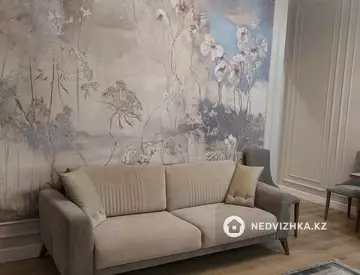 2-комнатная квартира, этаж 2 из 12, 68 м², миниатюра 2