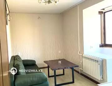 2-комнатная квартира, этаж 4 из 4, 43 м², миниатюра 2