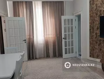 3-комнатная квартира, этаж 4 из 12, 88 м², миниатюра 1