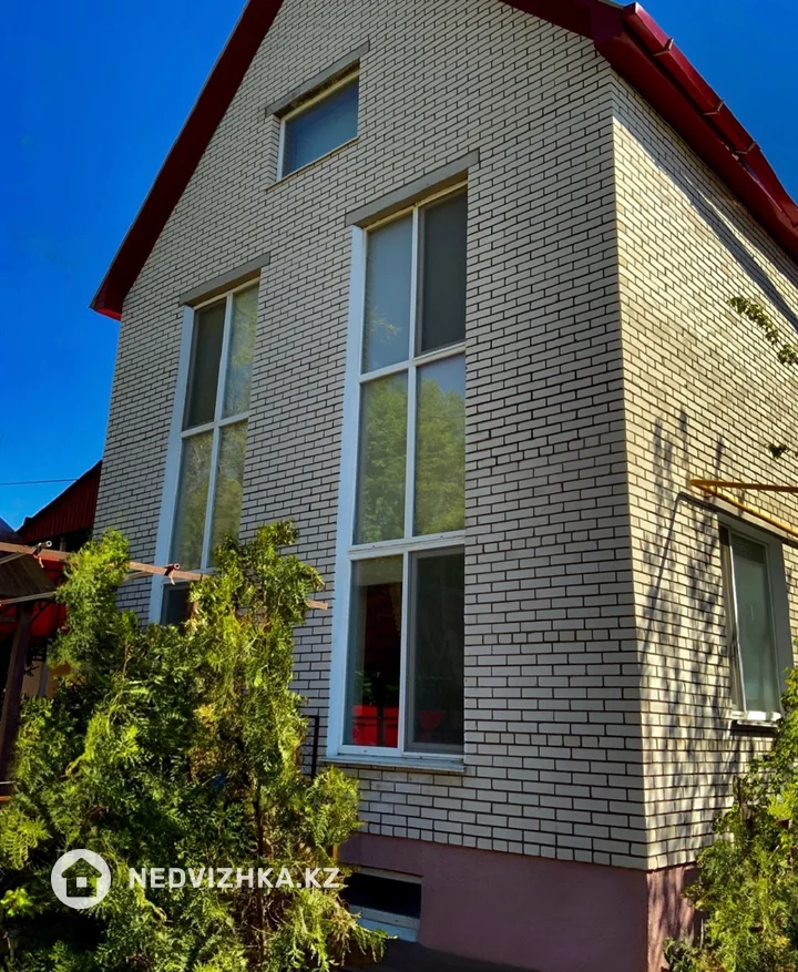 5-комнатный дом, 3.7 соток, 184 м²