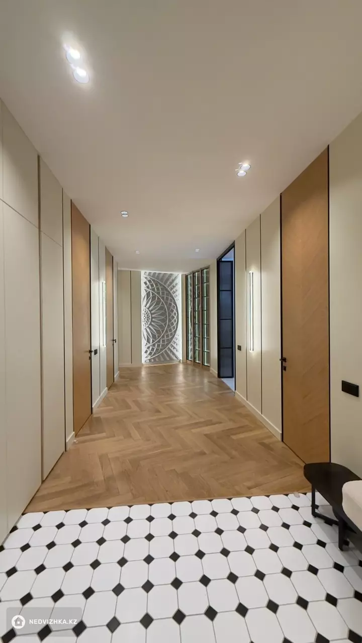 5-комнатная квартира, этаж 1 из 3, 196 м², фотография 4