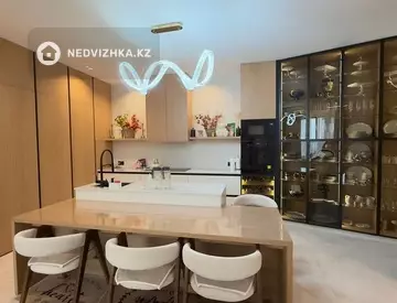 5-комнатная квартира, этаж 1 из 3, 196 м², миниатюра 2
