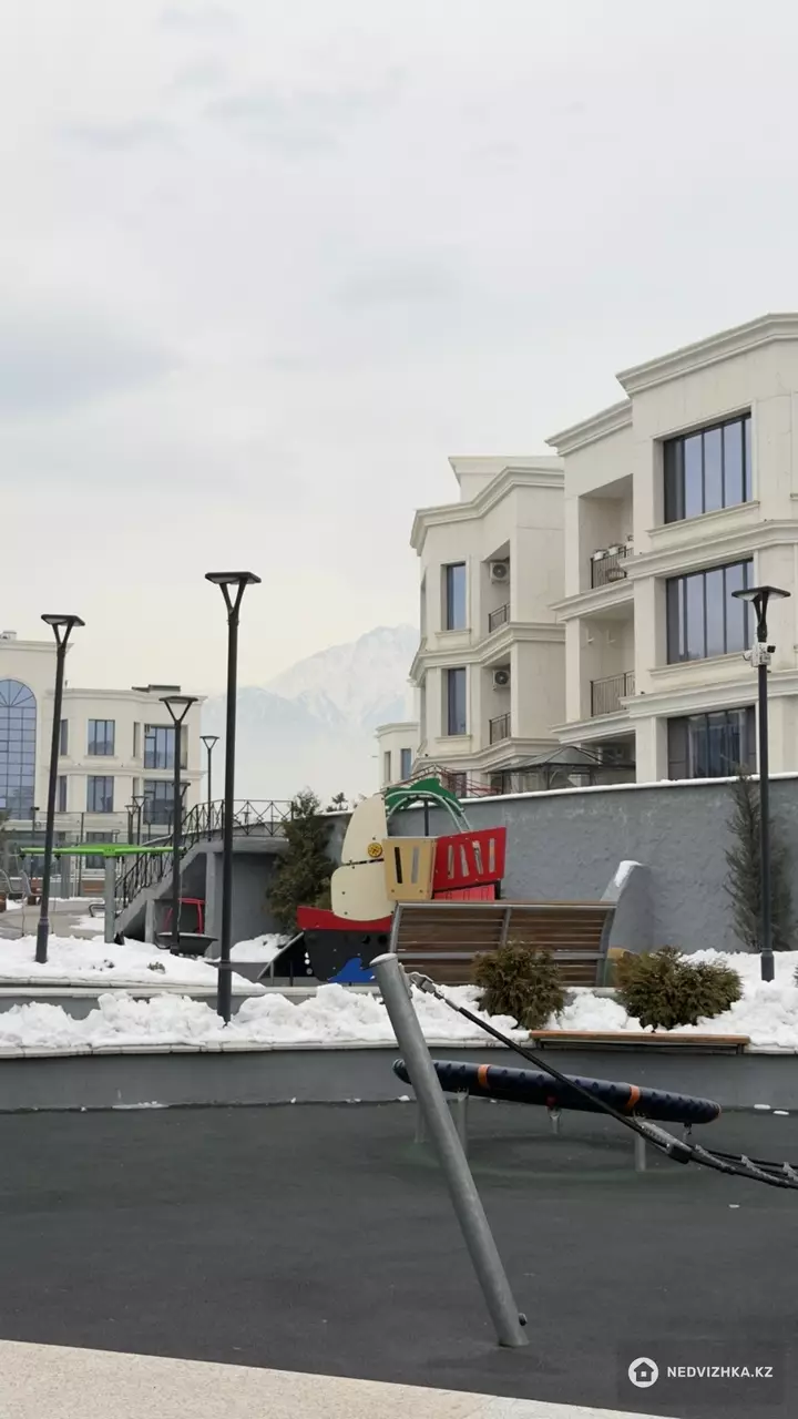 5-комнатная квартира, этаж 1 из 3, 196 м², фотография 5