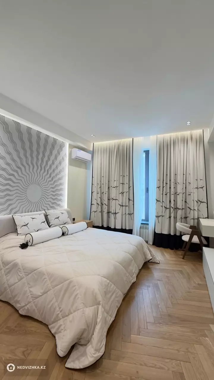 5-комнатная квартира, этаж 1 из 3, 196 м², фотография 3
