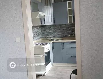 2-комнатная квартира, этаж 3 из 3, 40 м², На длительный срок