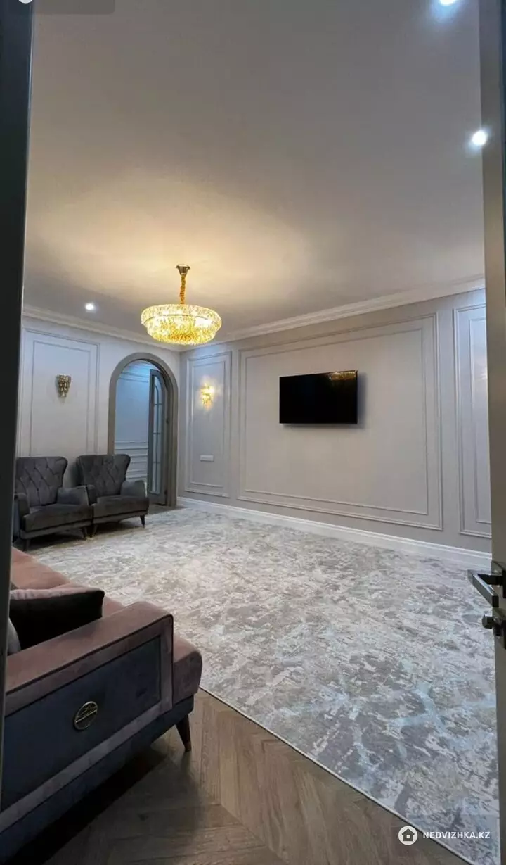 3-комнатная квартира, этаж 3 из 12, 88 м², фотография 2