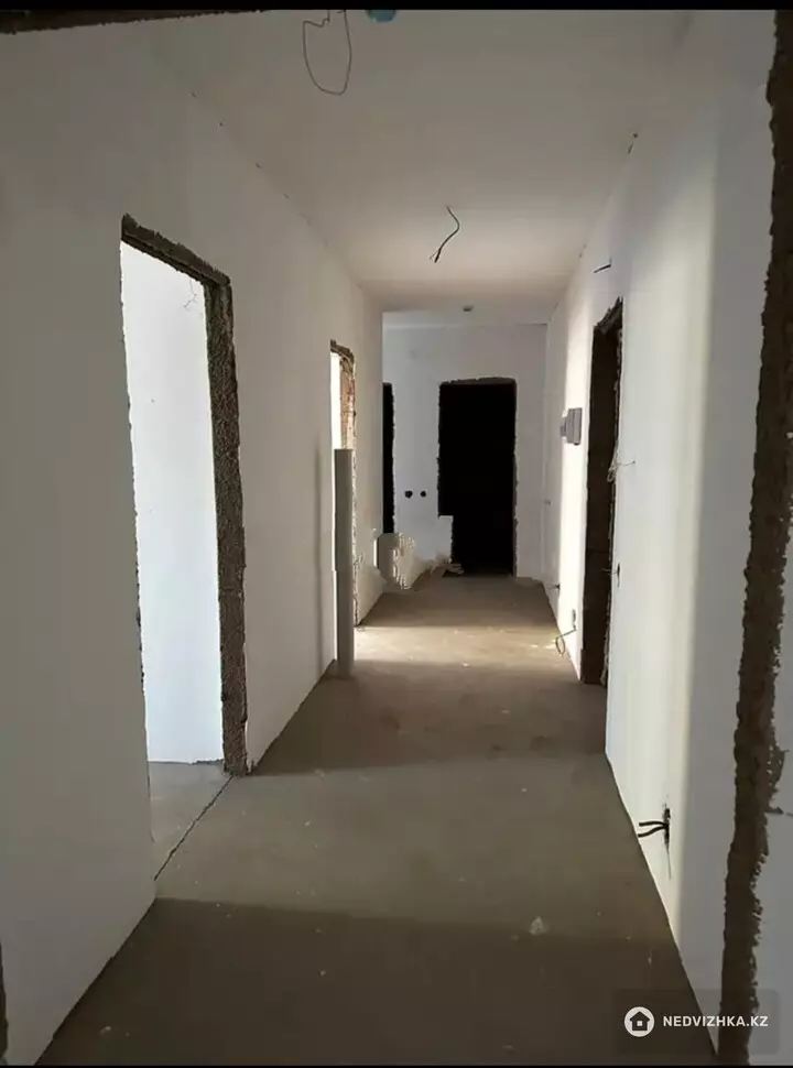3-комнатная квартира, этаж 3 из 21, 96 м², фотография 3