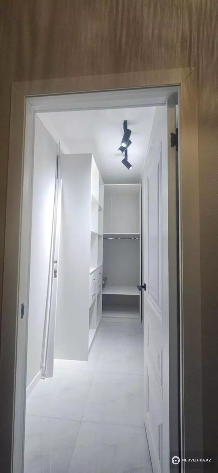1-комнатная квартира, этаж 10 из 16, 40 м², фотография 3