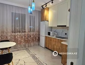 1-комнатная квартира, этаж 10 из 16, 40 м², миниатюра 2