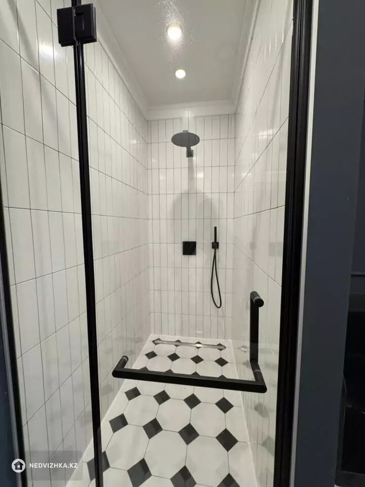 4-комнатная квартира, этаж 19 из 18, 137 м², фотография 4