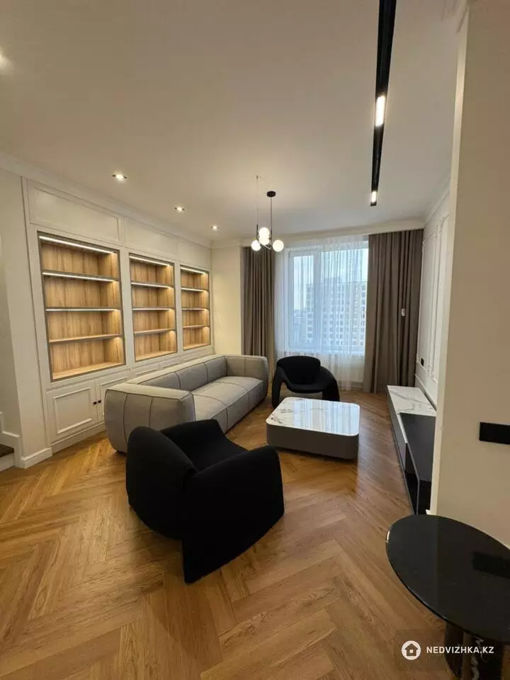 4-комнатная квартира, этаж 19 из 18, 137 м²