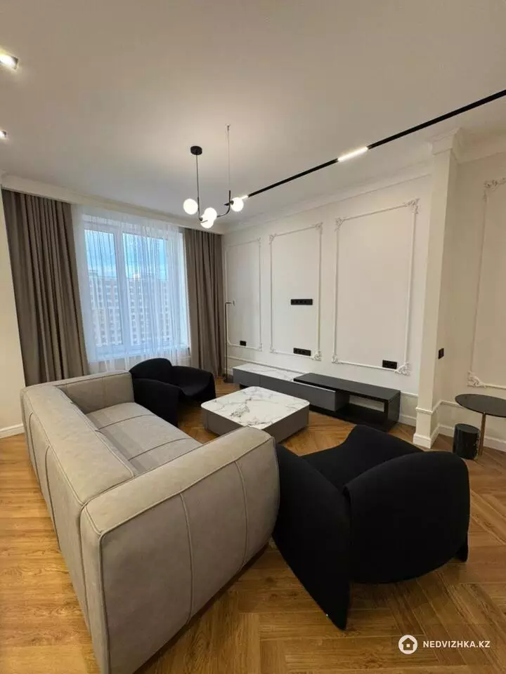 4-комнатная квартира, этаж 19 из 18, 137 м², фотография 2