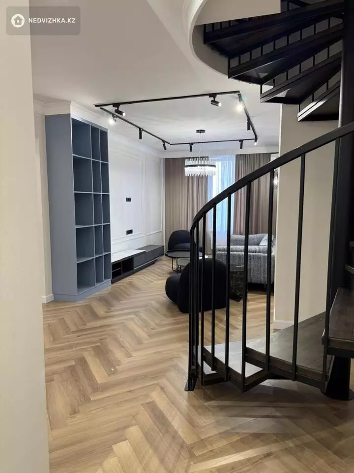 4-комнатная квартира, этаж 19 из 18, 132 м², фотография 3