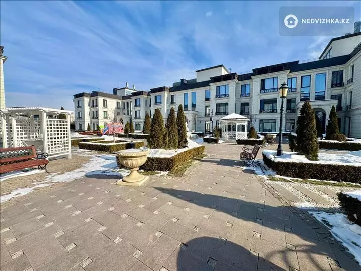 4-комнатная квартира, этаж 1 из 3, 194 м², фотография 2