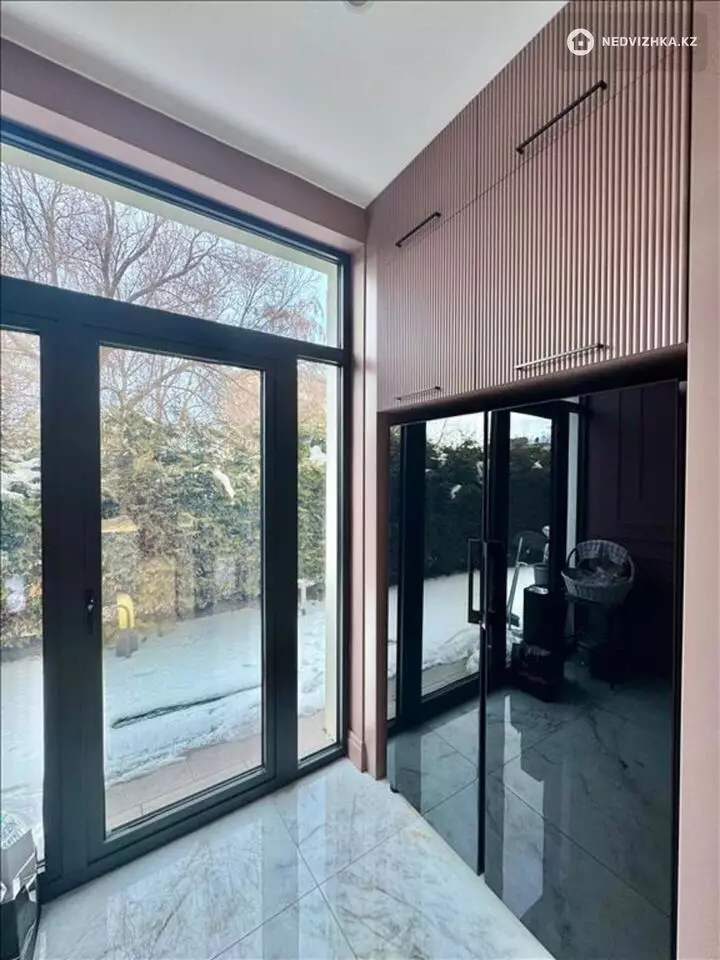 4-комнатная квартира, этаж 1 из 3, 194 м², фотография 5