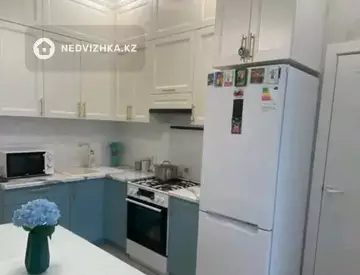 2-комнатная квартира, этаж 4 из 9, 70 м², миниатюра 2
