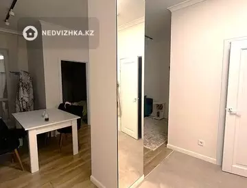 2-комнатная квартира, этаж 2 из 18, 49 м², миниатюра 4