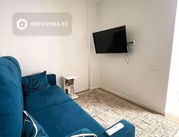 2-комнатная квартира, этаж 2 из 18, 49 м², миниатюра 2