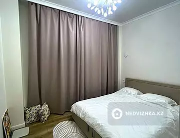 2-комнатная квартира, этаж 2 из 18, 49 м², миниатюра 1