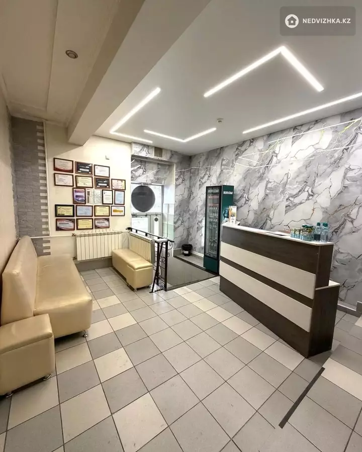 Офис, этаж 1 из 1, В жилом доме, 72 м²