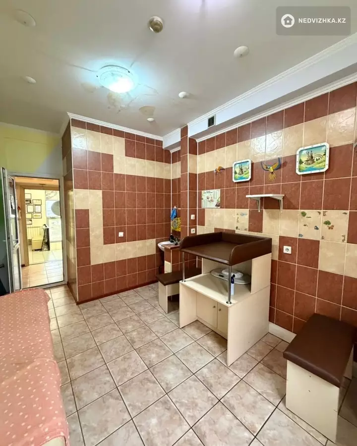 Офис, этаж 1 из 1, В жилом доме, 72 м², фотография 5