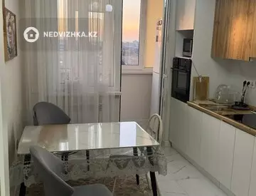 2-комнатная квартира, этаж 6 из 12, 58 м², миниатюра 1