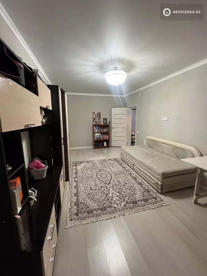 1-комнатная квартира, этаж 12 из 16, 38 м², фотография 2