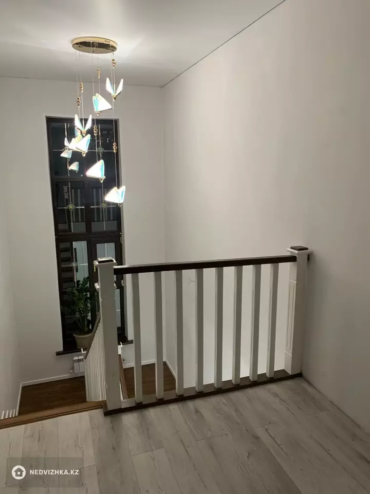 8-комнатный дом, 10 соток, 265 м², фотография 4
