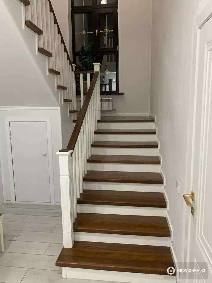 8-комнатный дом, 10 соток, 265 м², фотография 3