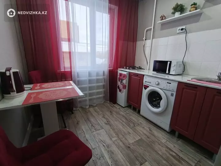 1-комнатная квартира, этаж 2 из 5, 33 м², Посуточно, фотография 3