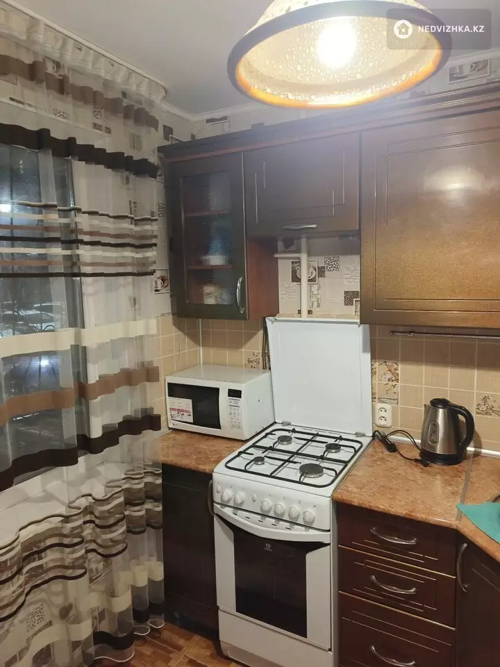 2-комнатная квартира, этаж 1 из 5, 54 м², Посуточно, 2-фотосурет