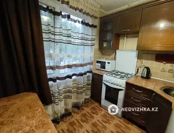 2-комнатная квартира, этаж 1 из 5, 54 м², Посуточно, миниатюра 6
