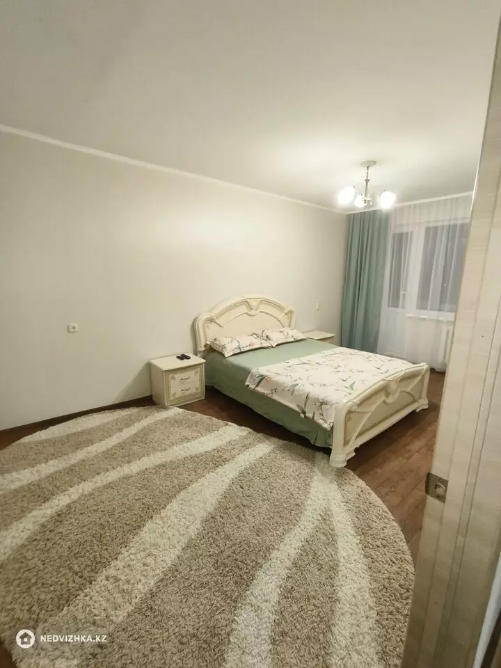 1-комнатная квартира, этаж 4 из 5, 33 м², Посуточно, фотография 2