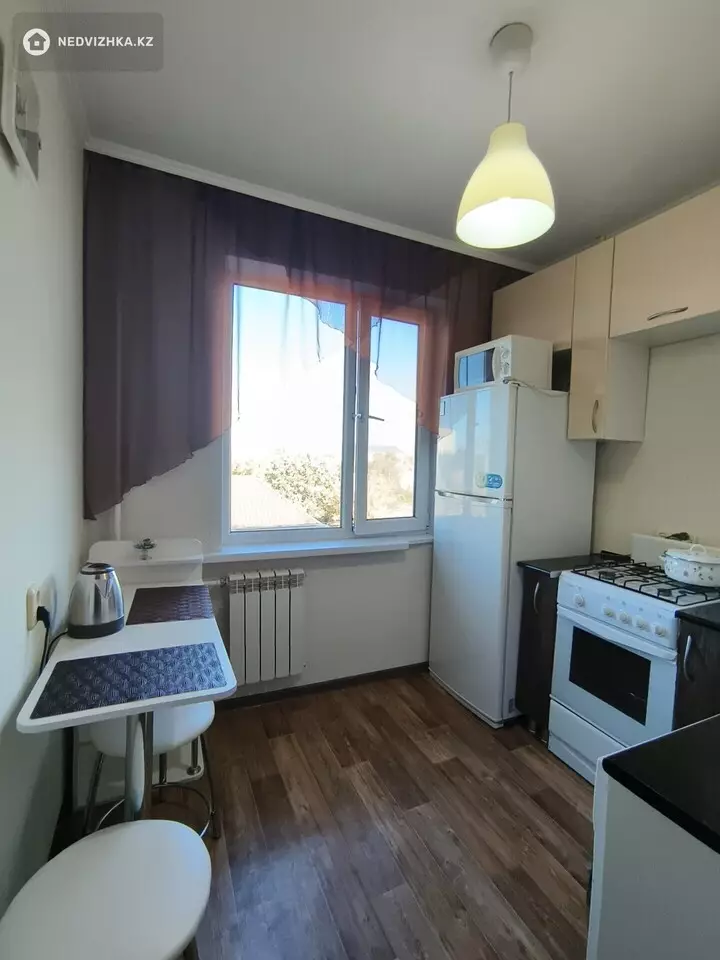 1-комнатная квартира, этаж 4 из 5, 33 м², Посуточно, фотография 4