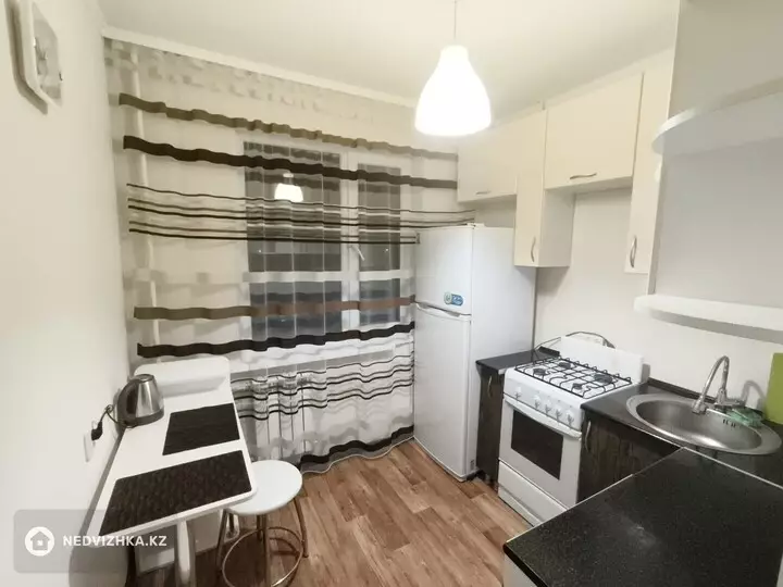 1-комнатная квартира, этаж 4 из 5, 33 м², Посуточно, фотография 5
