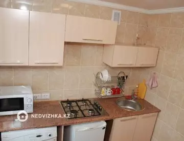 2-комнатная квартира, этаж 3 из 3, 43 м², Посуточно, миниатюра 3
