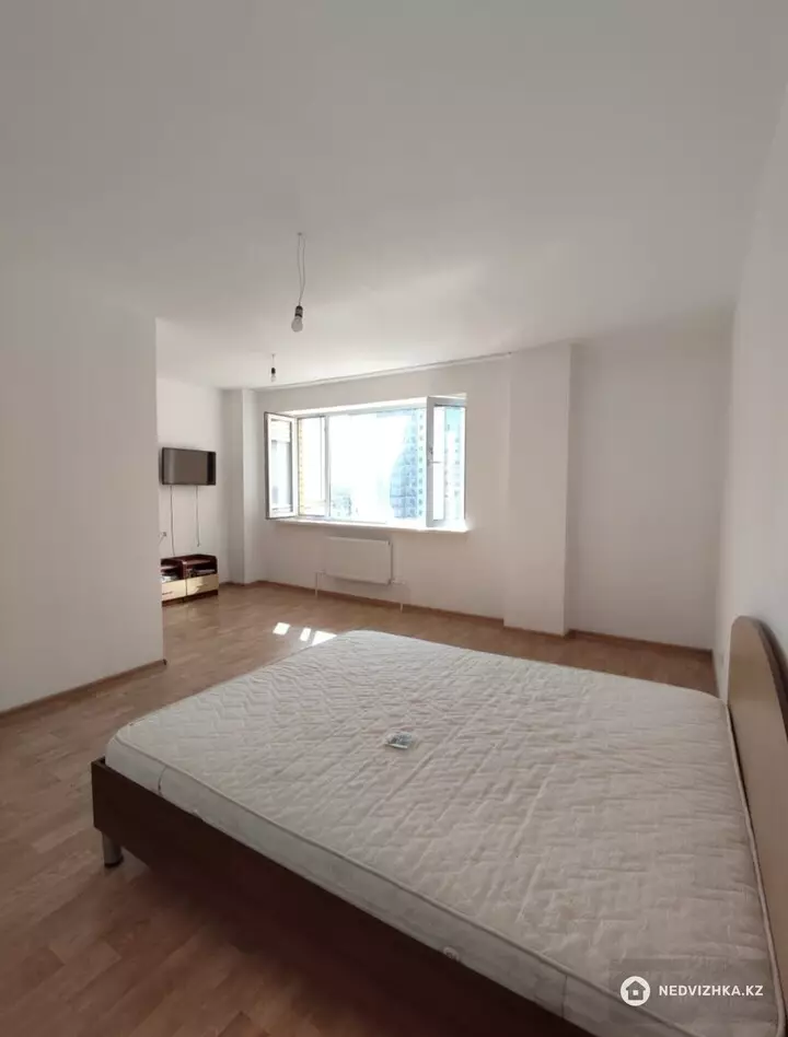 2-комнатная квартира, этаж 12 из 17, 43 м², фотография 2