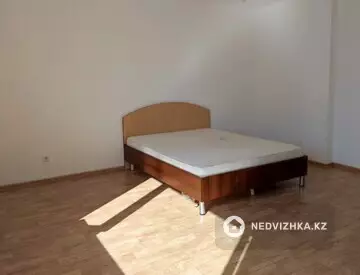 2-комнатная квартира, этаж 12 из 17, 43 м², миниатюра 3