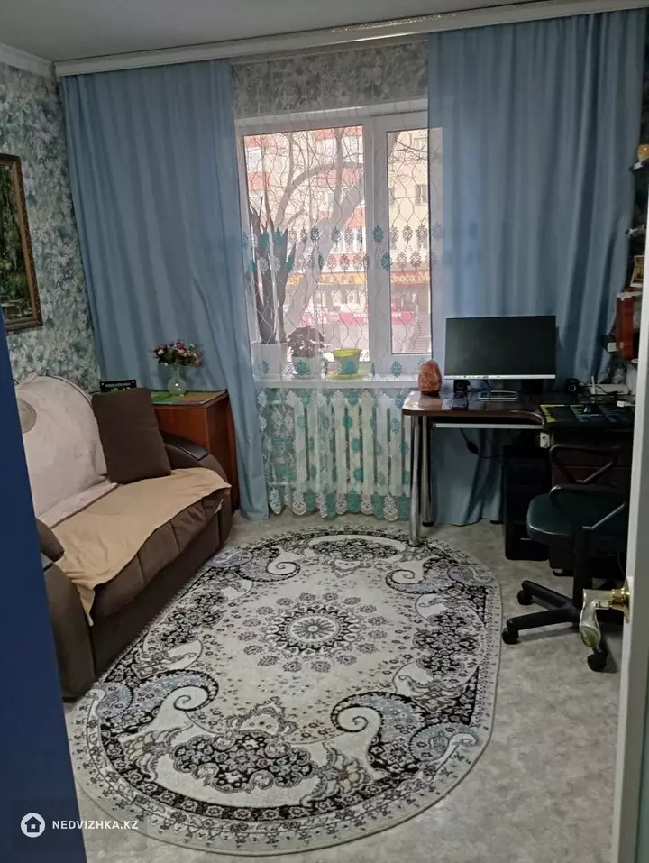 3-комнатная квартира, этаж 3 из 5, 70 м², фотография 2