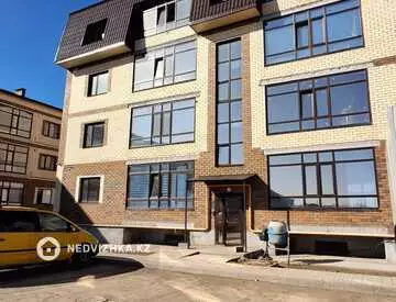 3-комнатная квартира, этаж 1 из 3, 111 м², миниатюра 1