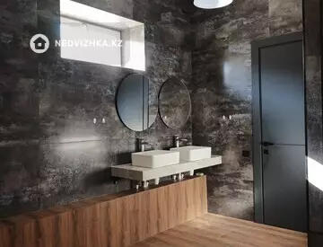 7-комнатный дом, 10 соток, 715 м²