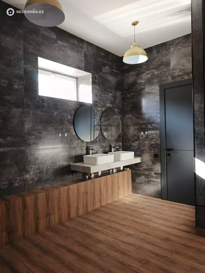 7-комнатный дом, 10 соток, 715 м², фотография 2