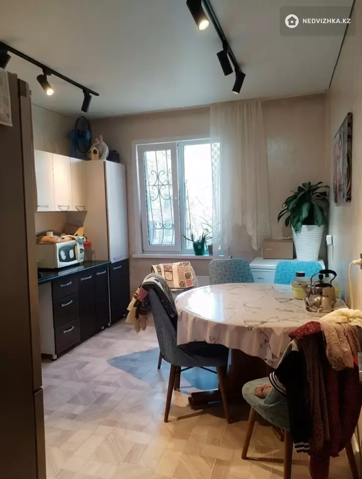 2-комнатная квартира, этаж 3 из 6, 66 м², фотография 2