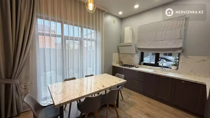 5-комнатный дом, 6.8 соток, 236 м², фотография 2